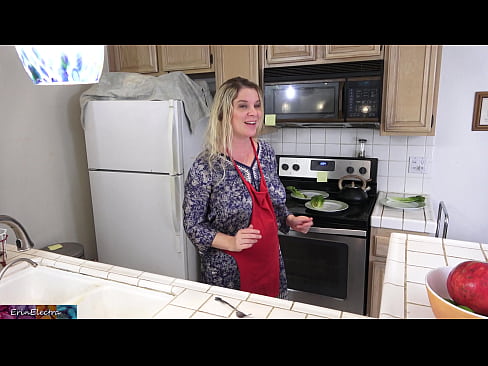 ❤️ Matrigna che lo munge in cucina prima del suo appuntamento ❤ Porno fbal it.3dhentaix.ru ❌❤
